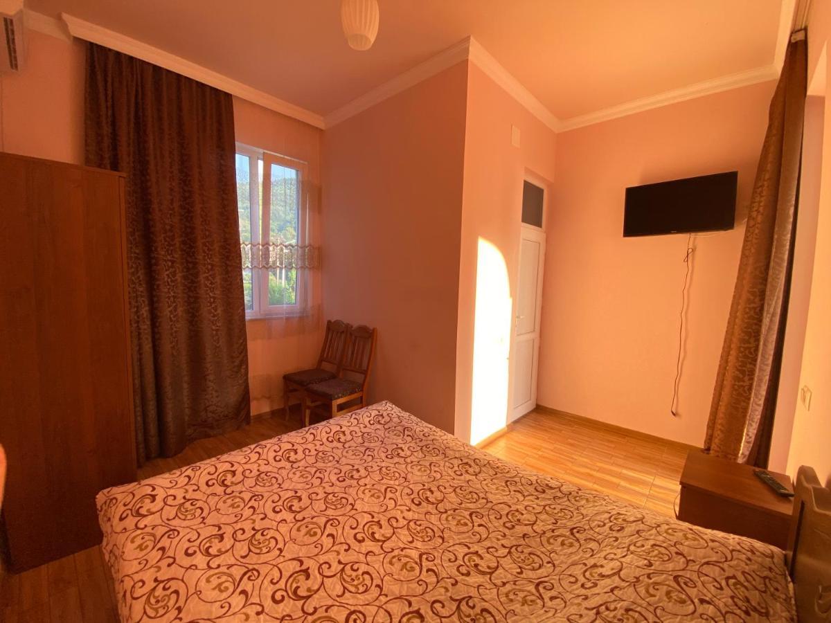 Hotel Beliy Dom Kvariati Exteriér fotografie