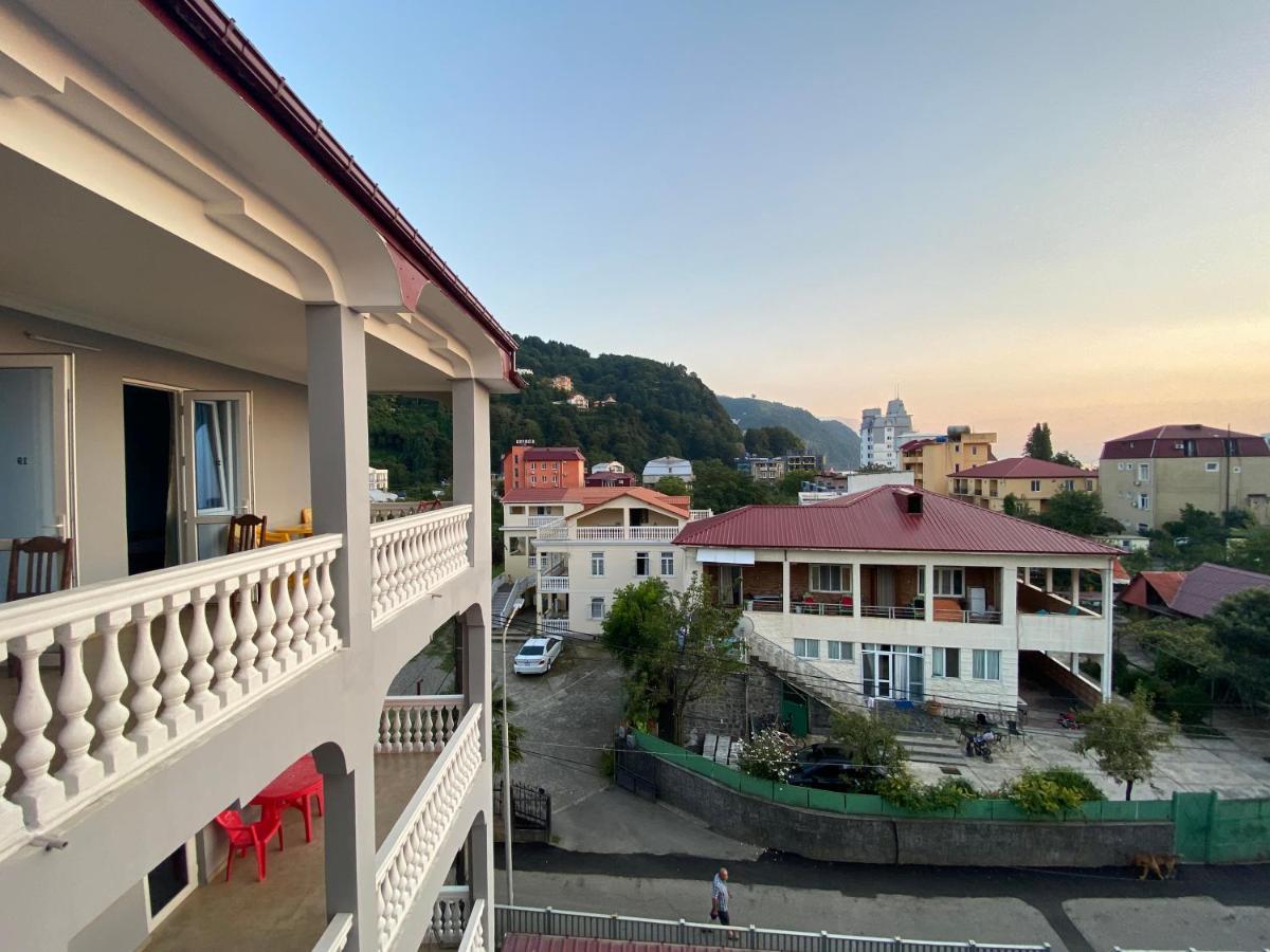 Hotel Beliy Dom Kvariati Exteriér fotografie