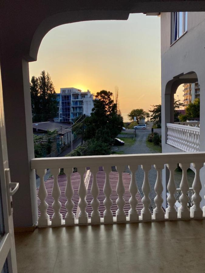 Hotel Beliy Dom Kvariati Exteriér fotografie