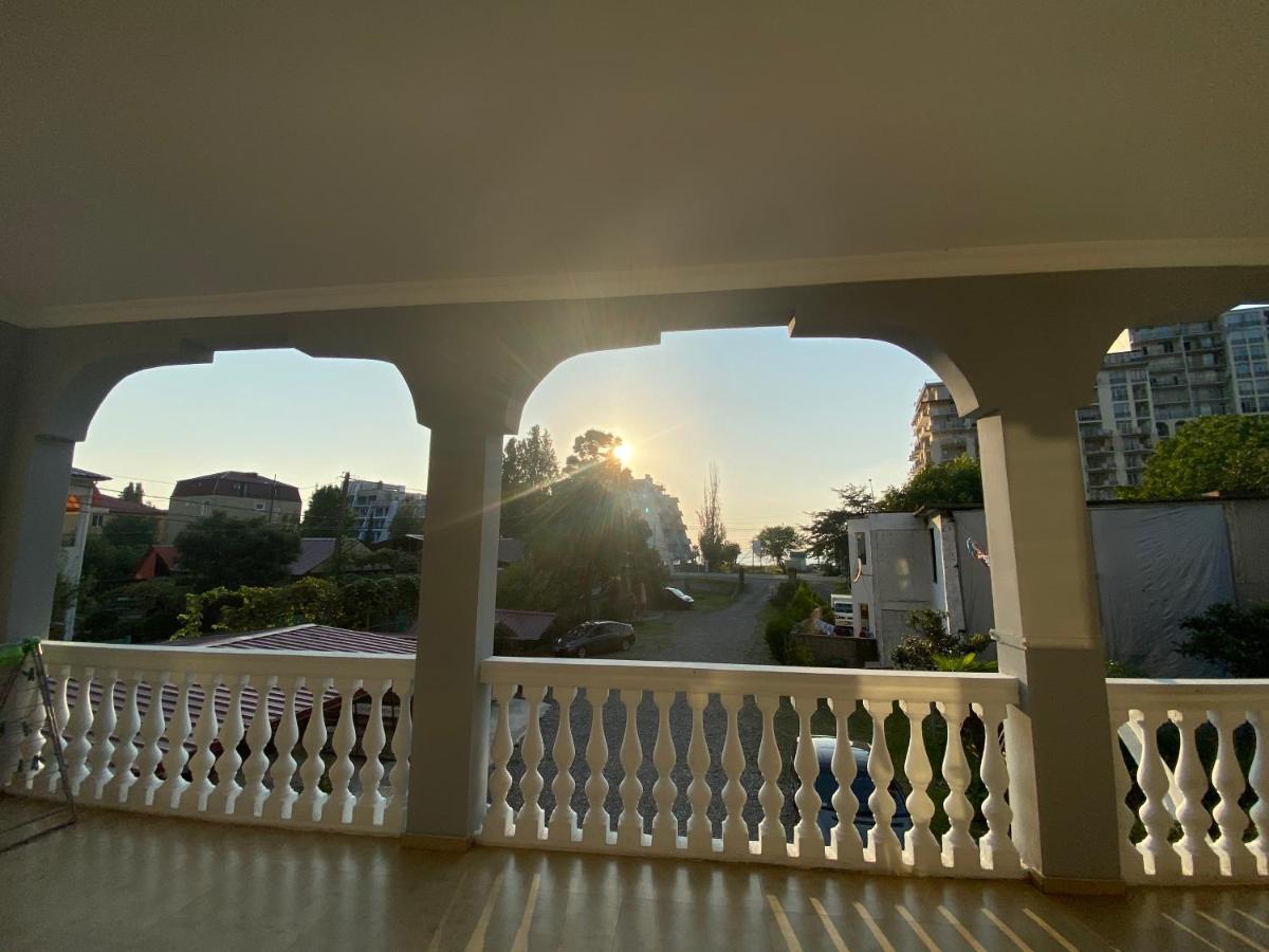 Hotel Beliy Dom Kvariati Exteriér fotografie