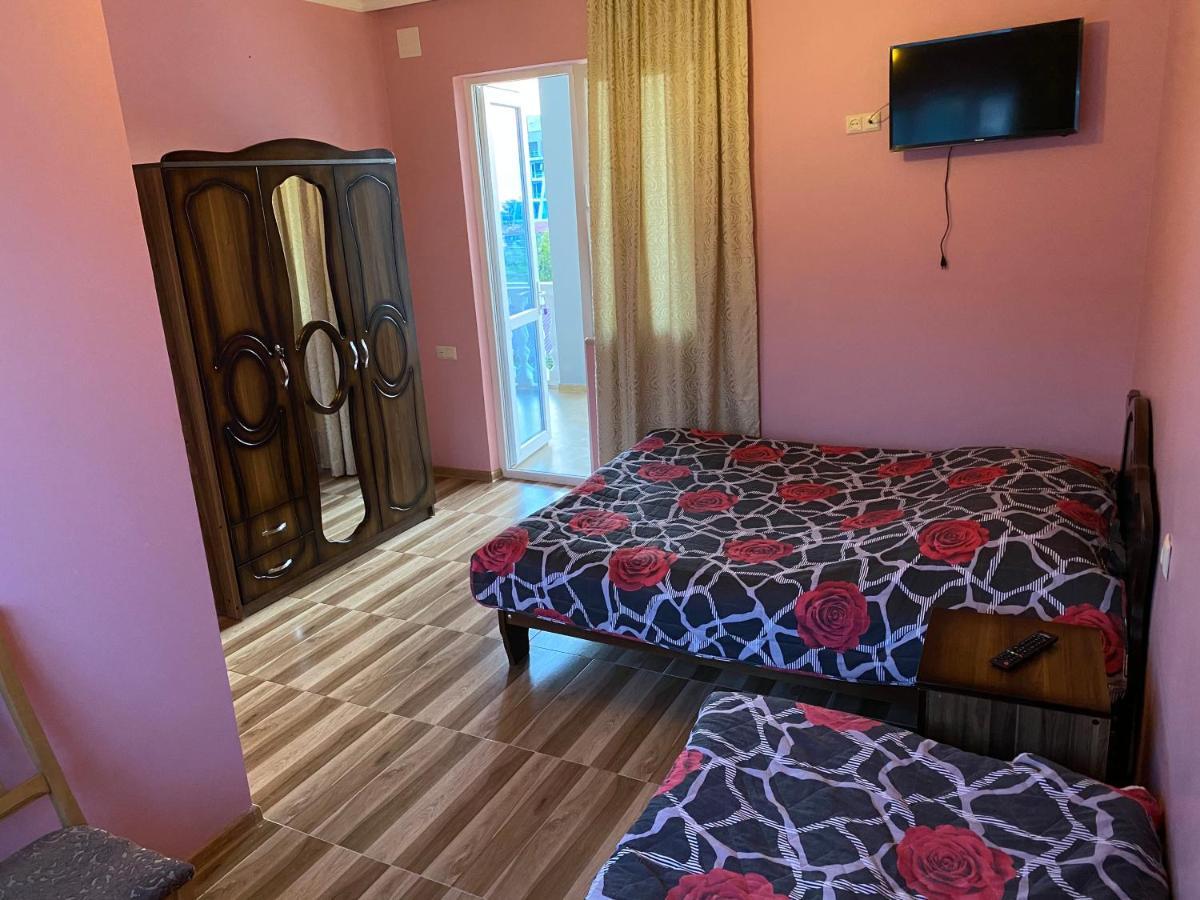 Hotel Beliy Dom Kvariati Exteriér fotografie