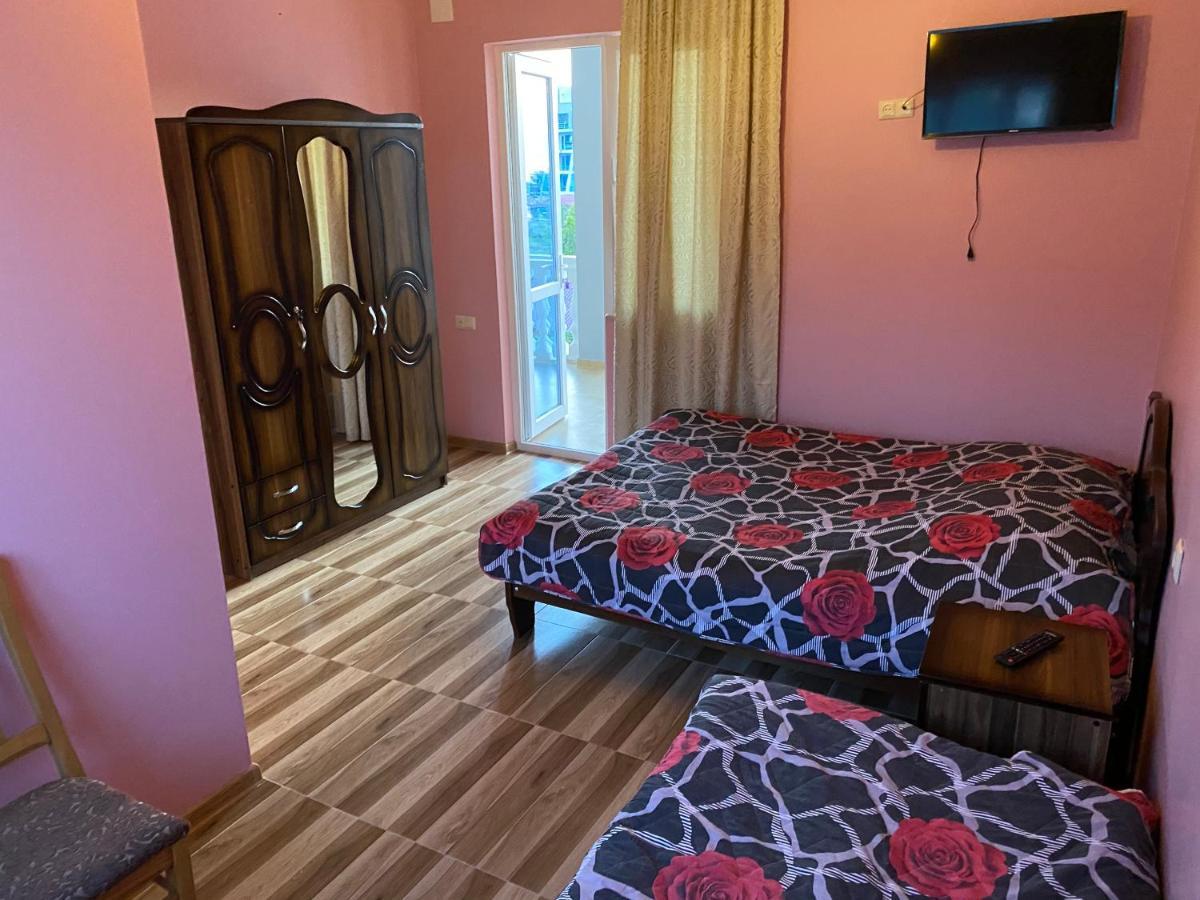 Hotel Beliy Dom Kvariati Exteriér fotografie