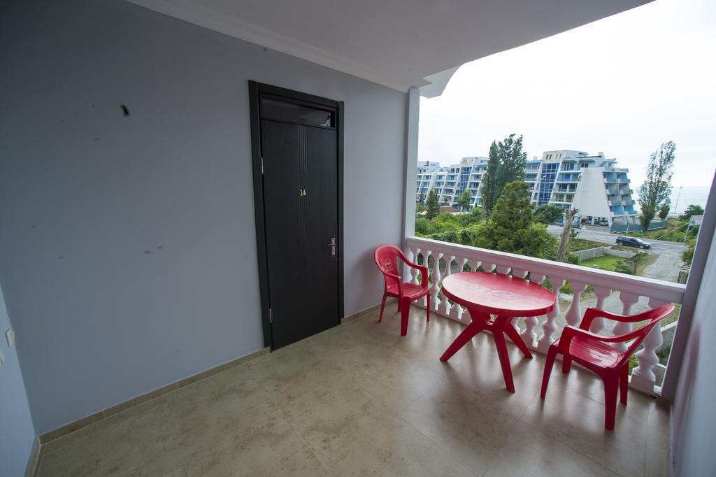 Hotel Beliy Dom Kvariati Exteriér fotografie